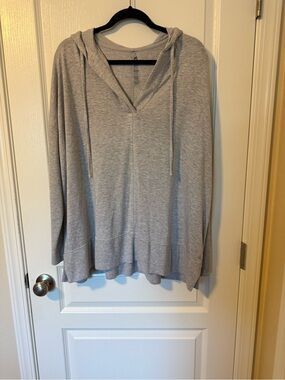 Lou & Grey Light Gray V-Neck Hooded Pullover